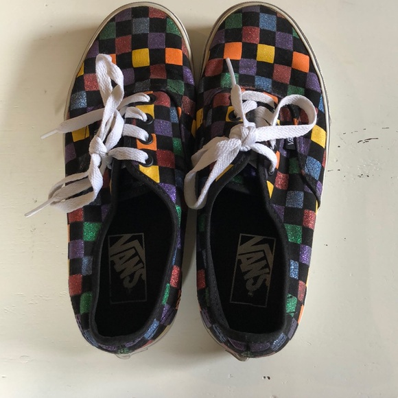 Vans - Picture 5 of 7